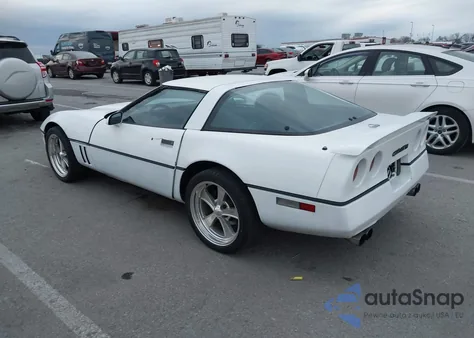 1984 Chevrolet Corvette из США, поврежденный, VIN 1G1AY0788E5105509